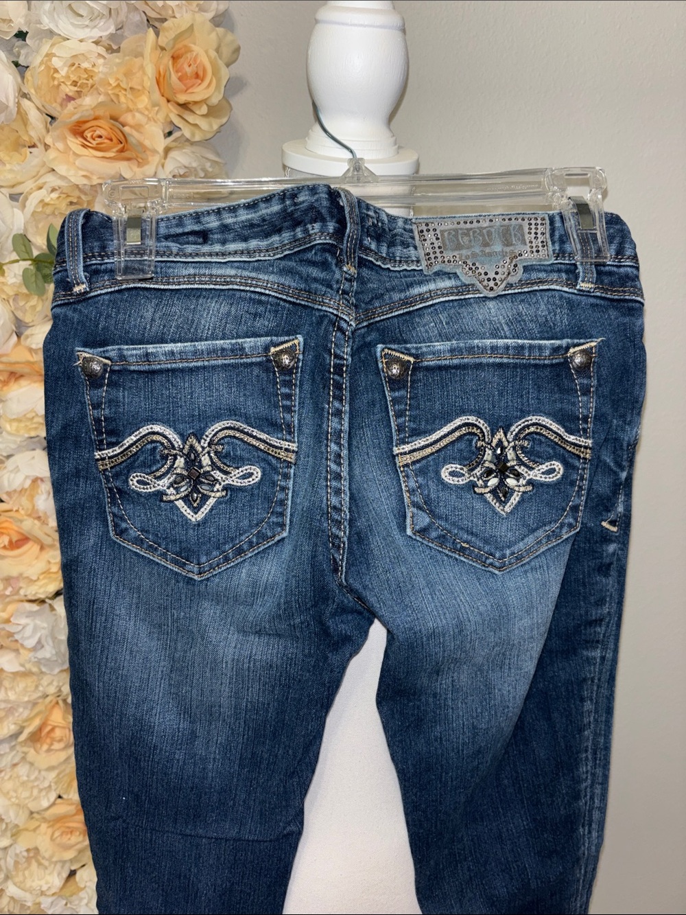 Rerock for Express capri Dark Blue Embroidered Back Pocket Skinny Jeans